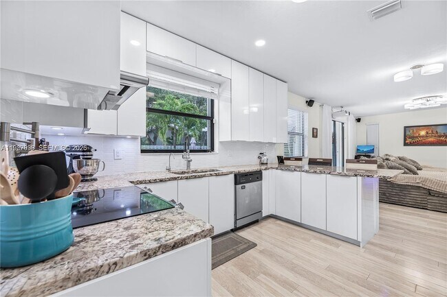 Building Photo - 3461 SE 1st St