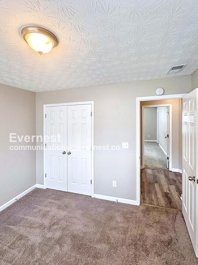 Building Photo - 20 Shenandoah Dr