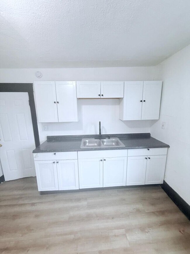 Building Photo - 2791 E 127th St