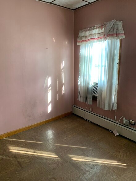 Building Photo - 816 Green Ridge St