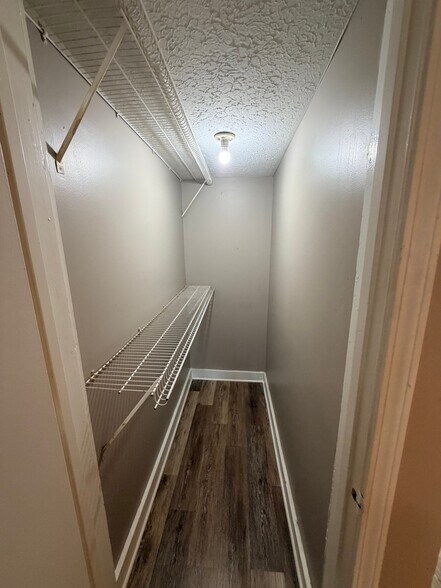 Building Photo - 1307 E Market St