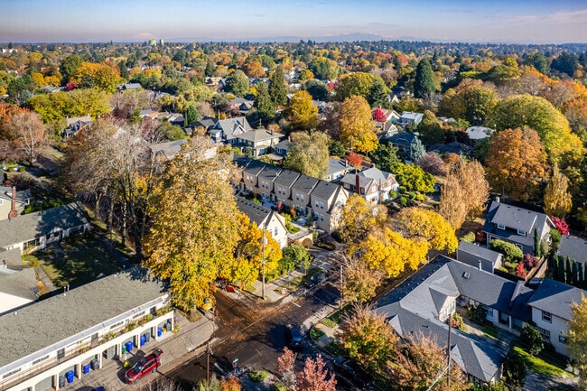 Aerial Photo - Avon Manor