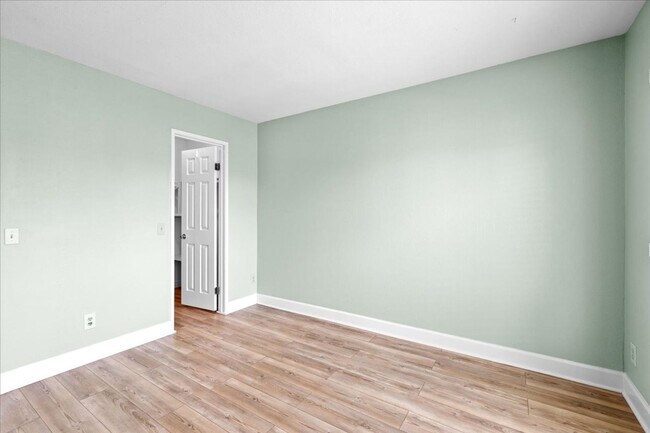 Building Photo - 2BR Bonsall Condo | Garage, Parking & Utilities Included