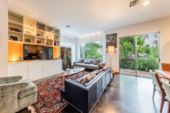 Building Photo - Gorgeous Fully Furnished Home in Brentwood - Short Term Lease  Options Available