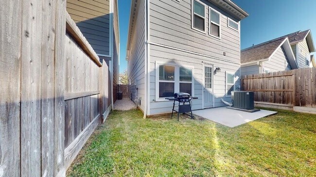 Building Photo - 5430 Camaguey St