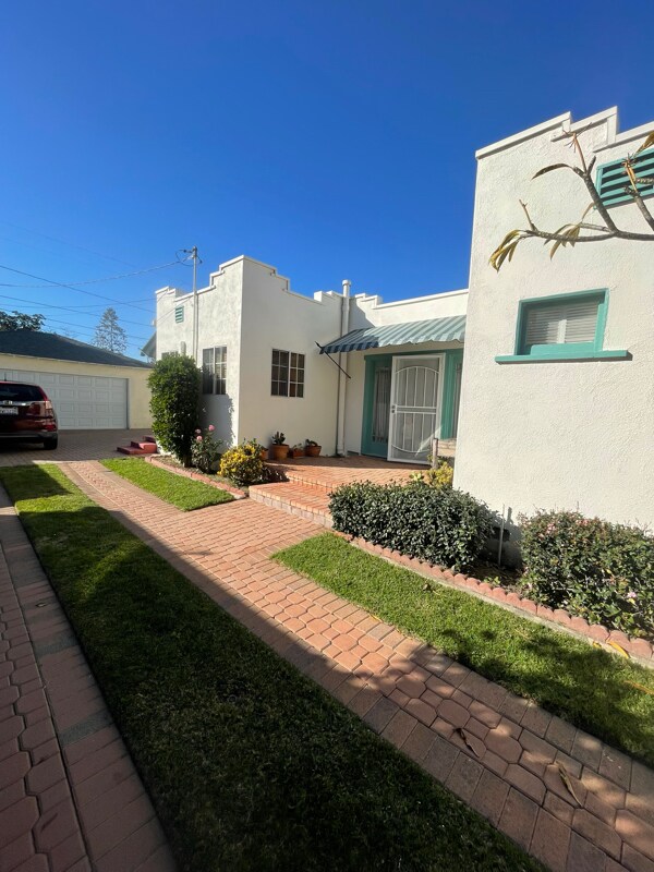 Building Photo - 515 S Indiana St