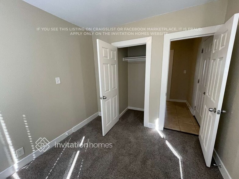 Building Photo - 2627 S Dunsmuir Ave