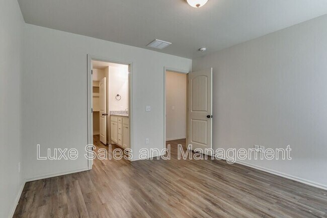 Building Photo - 437 Chalk Hill Ct
