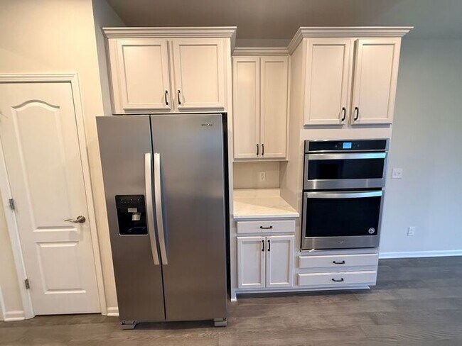 Building Photo - Lake Orion Townhome for Rent – 3 Bed, 2.1 Bath | 1,858 Sq Ft | $3,000/month