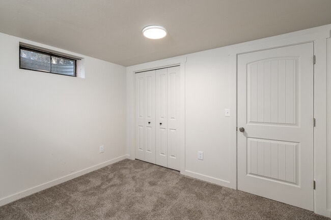 Building Photo - 3011 W Dalke Ave