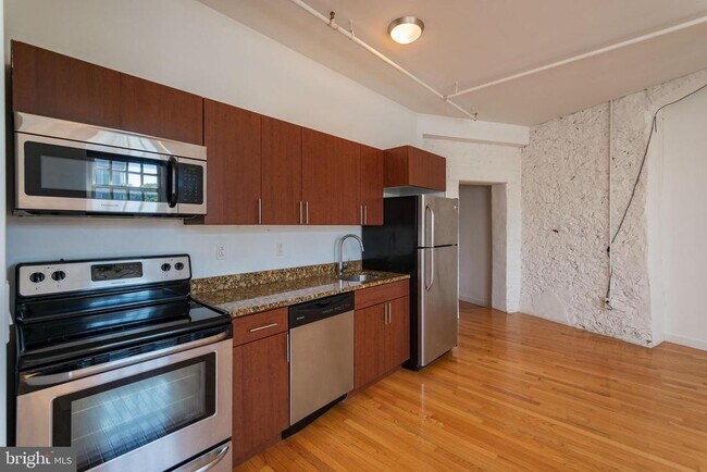 Building Photo - 4 Leverington Ave