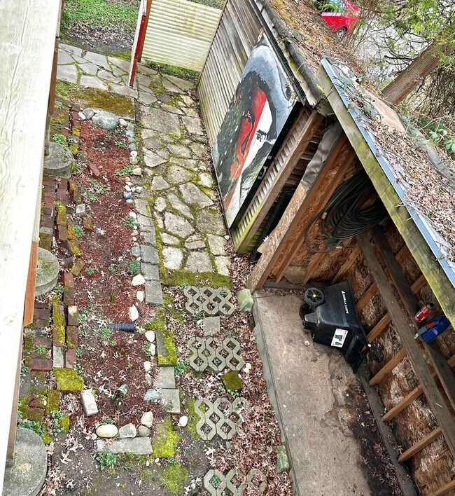 Building Photo - Spacious 1-Bedroom Home with Expansive Living Space