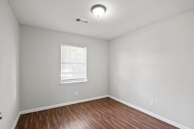 Building Photo - 13426 Edgeboro St