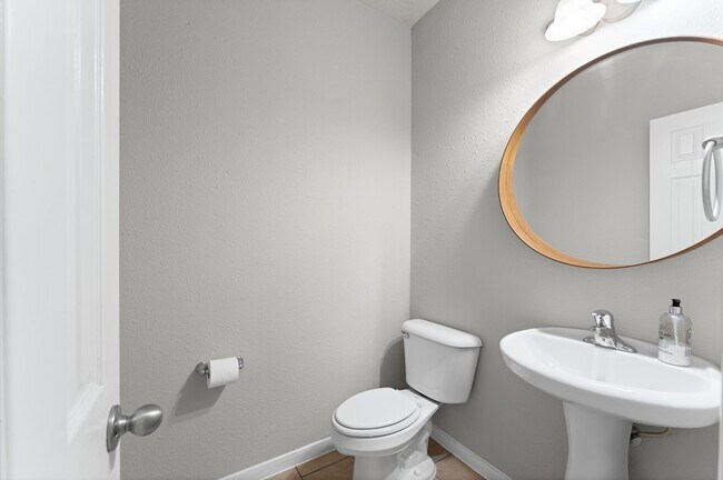 Building Photo - 135 S Spinning Wheel Cir