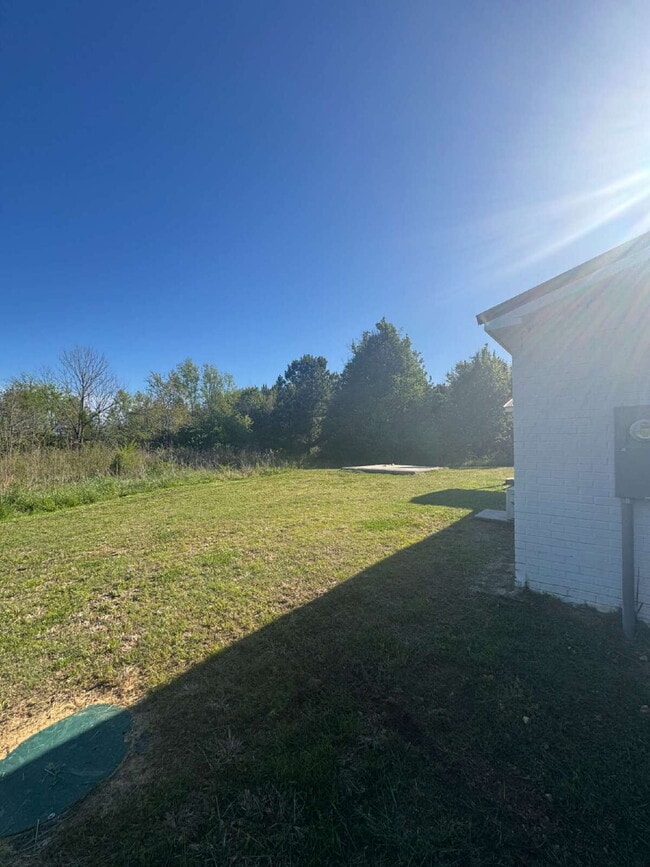 Building Photo - 1885 Everett Rd