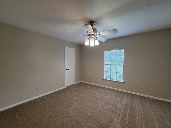 Building Photo - 17207 Meadow Heights Dr