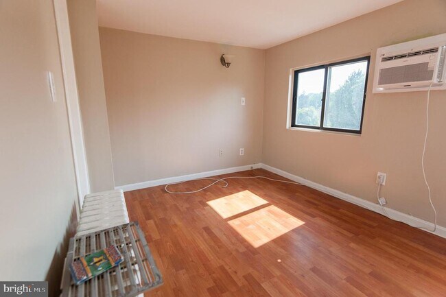 Building Photo - 6410 63rd Pl