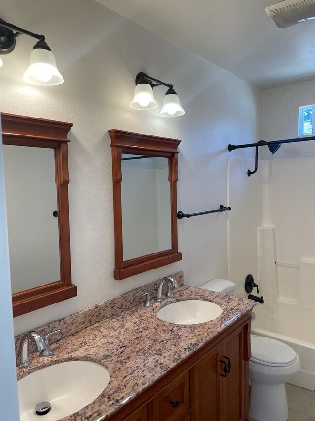 Building Photo - Three Bedroom Two Bath Home in La Mesa