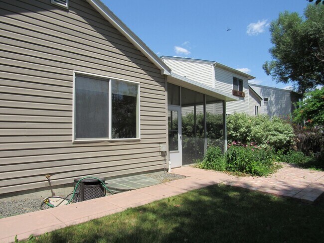 Building Photo - Ranch home in quiet neighborhood