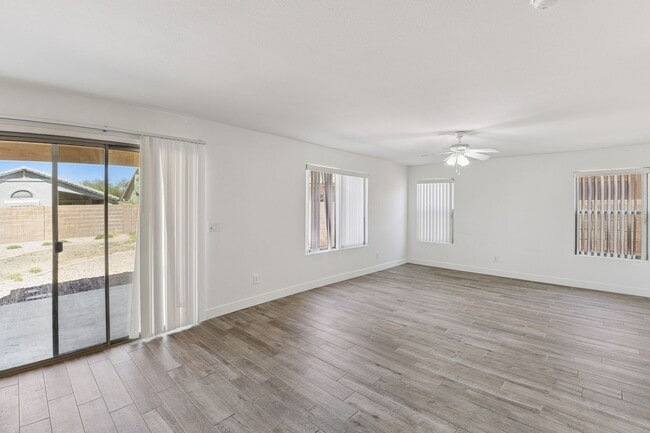 Building Photo - Spacious 2 Story 4 Bedroom 2.5 Bath Home Located in Circle Cross Ranch!