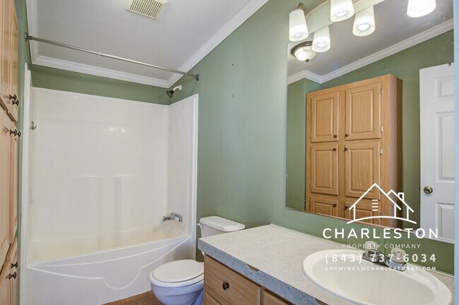 Building Photo - 1807 United Dr
