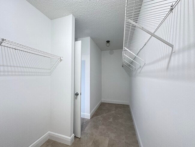 Building Photo - 10777 W Sample Rd