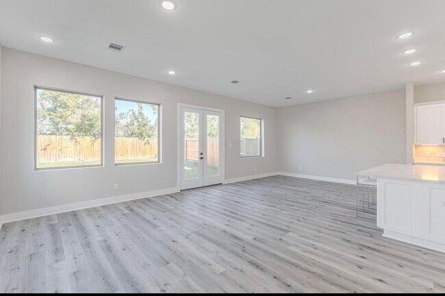 Building Photo - 4910 Wunder Wy