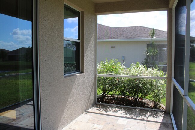 Building Photo - "Stunning 3 Bed/2 Bath Home with Lake View...