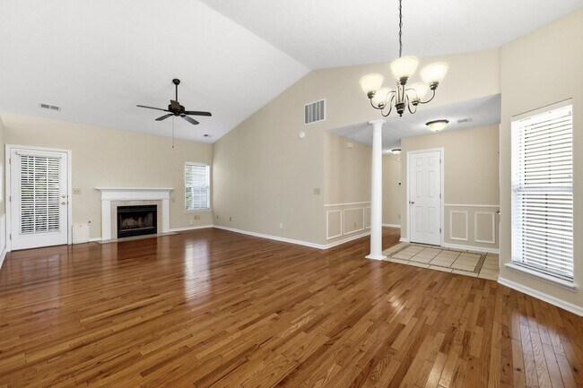Building Photo - 3013 Redbud Ct