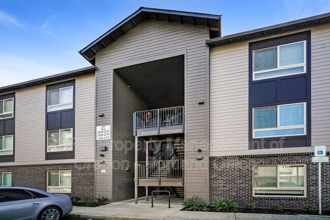 Building Photo - 22025 NE Halsey St