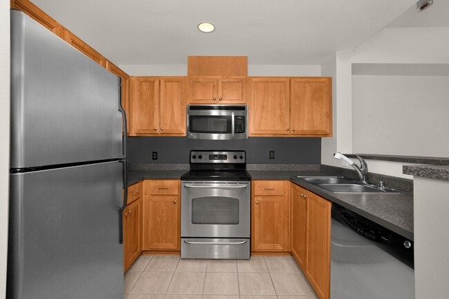 Building Photo - Move In Special! Large 1 Bedroom with Built in Office Nook - Garage Parking