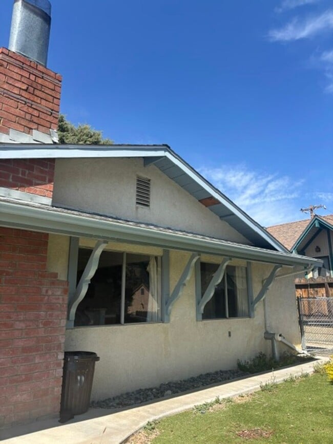 Building Photo - 2 Bedroom / 1.5 Bathroom Mountainside Home in Lake of the Woods