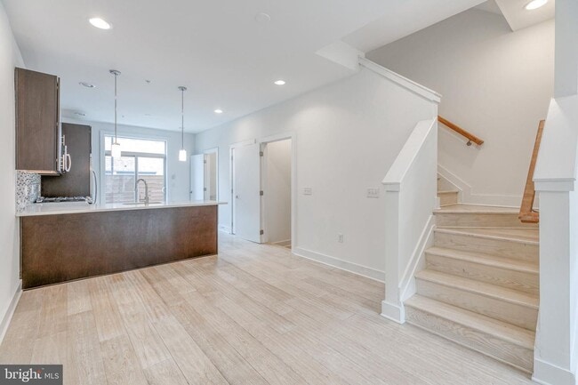Building Photo - Northern Liberties Townhome with Parking