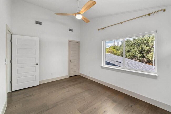 Building Photo - 6503 Felix Ave