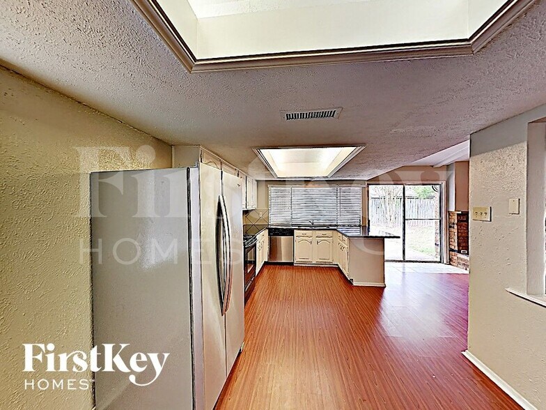 Building Photo - 16934 Macleish Dr