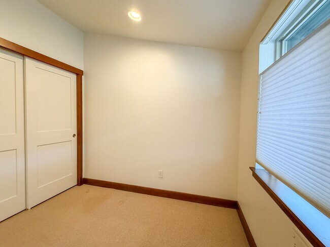 Building Photo - 3bd/2.5ba Seattle Townhome