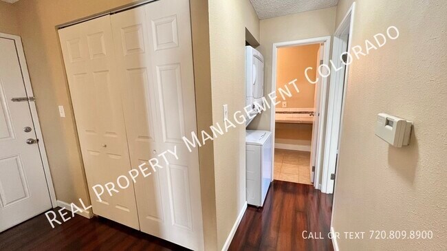 Building Photo - Freshly Updated Condo in Highline Meadows