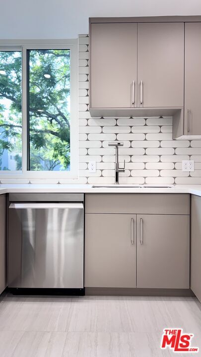 Building Photo - 414 N Palm Dr