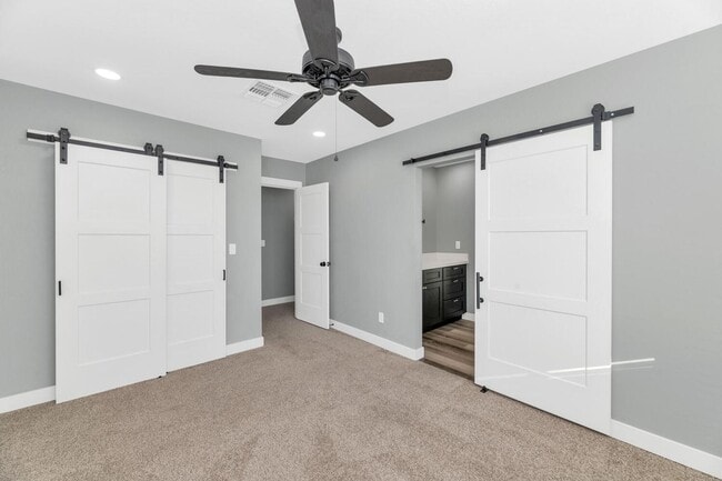 Building Photo - 2509 E Broadway Rd