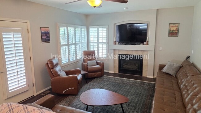 Building Photo - 3425 White Oak Ln