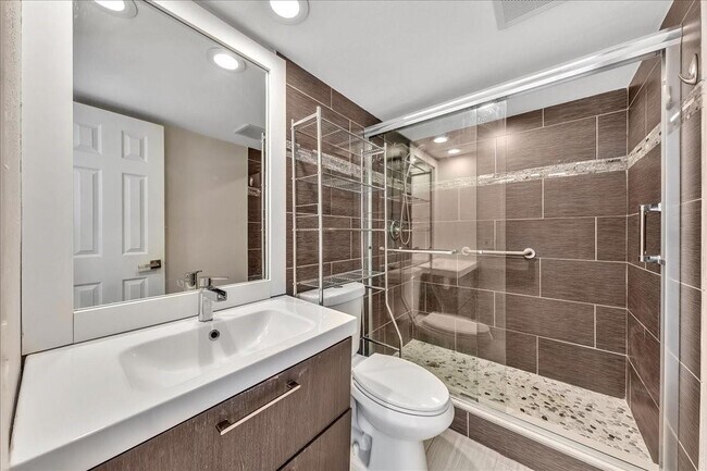 Building Photo - 3520 Oaks Way