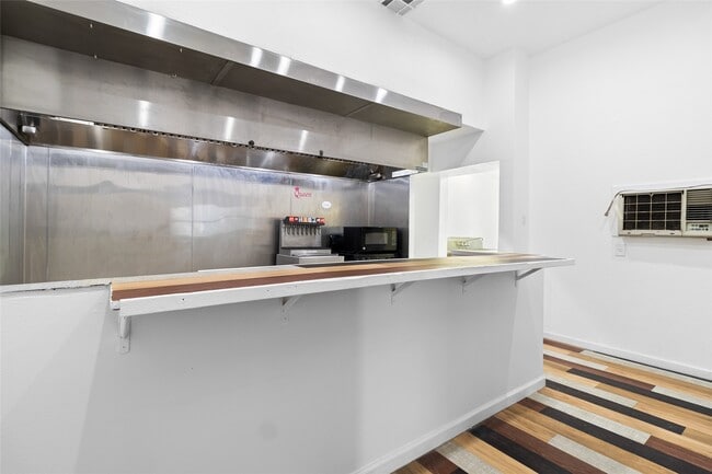 Building Photo - 327 S Robb St