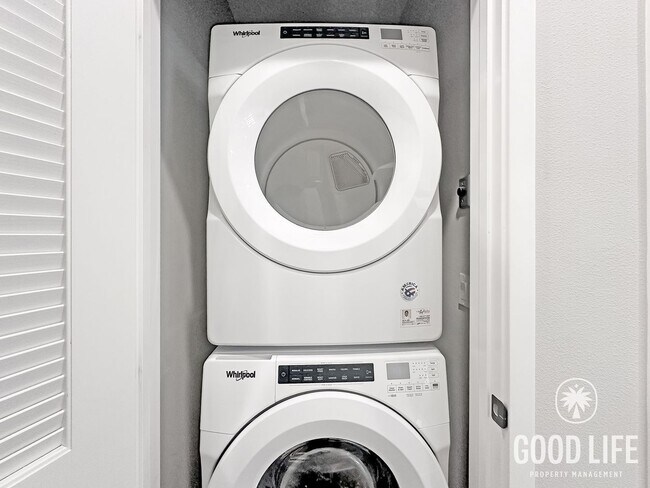 Building Photo - Beautiful 3B/3BA w/ 2 Car Garage, Washer/Dryer and Private Patio!