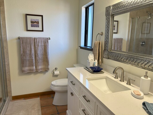 Building Photo - Short-Term Fully Furnished Rental – Available Now!