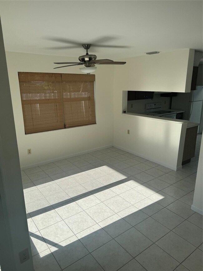 Building Photo - 9929 NW 9th Ct