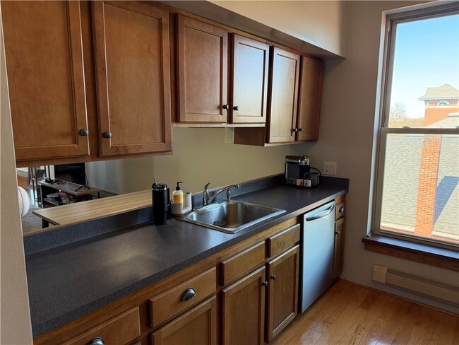 Building Photo - 287 Gregory St