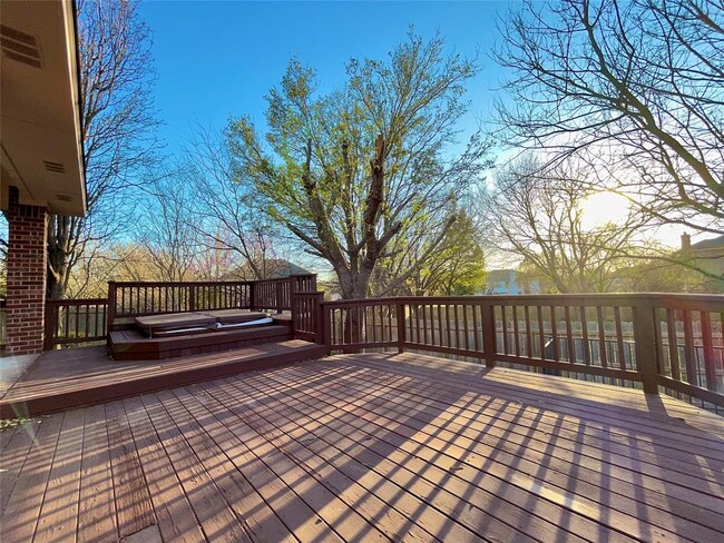 Building Photo - 2219 Speidel Dr