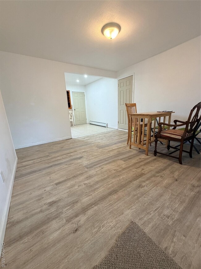 Building Photo - 717 Doane Ave