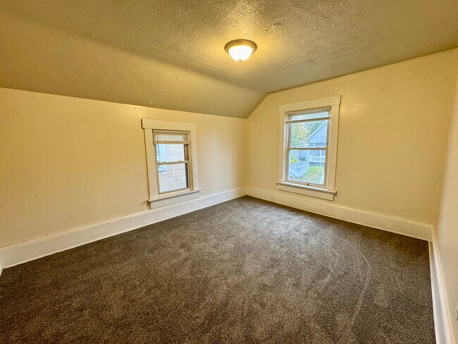 Building Photo - 2442 16th St NE