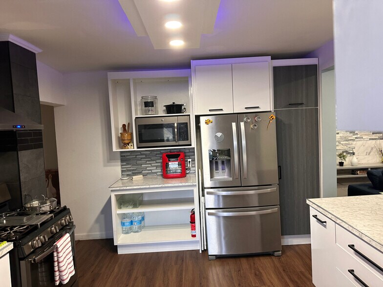 Building Photo - 676 Hampden St